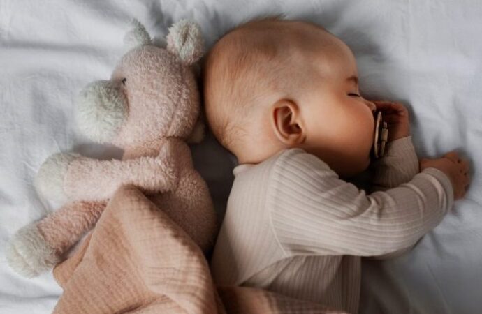 Zasady higieny snu dla dzieci – jak zapewnić maluchowi spokojny nocny wypoczynek